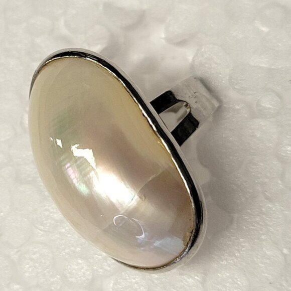 White Oval Mother of Pearl Adjustable Ring - Picture 10 of 13